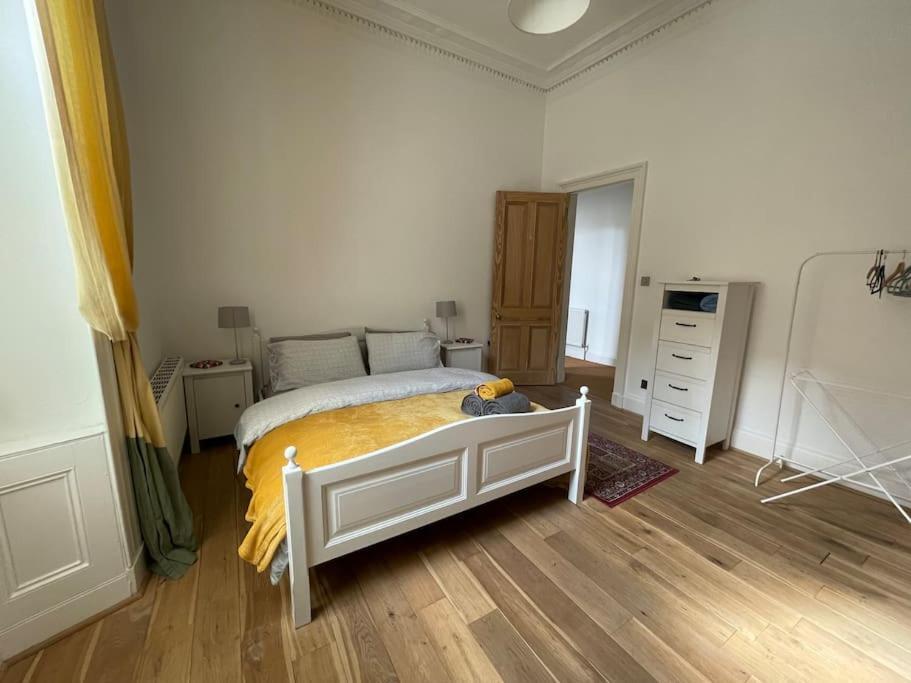 Stunning West End Flat! Lejlighed Glasgow Eksteriør billede