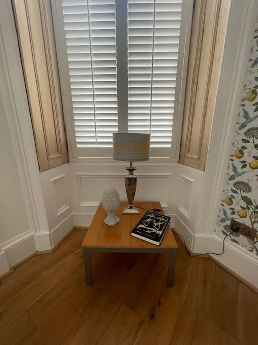 Stunning West End Flat! Lejlighed Glasgow Eksteriør billede