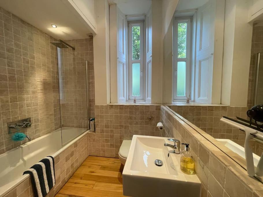 Stunning West End Flat! Lejlighed Glasgow Eksteriør billede