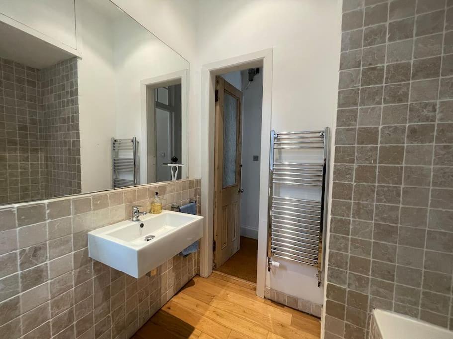 Stunning West End Flat! Lejlighed Glasgow Eksteriør billede