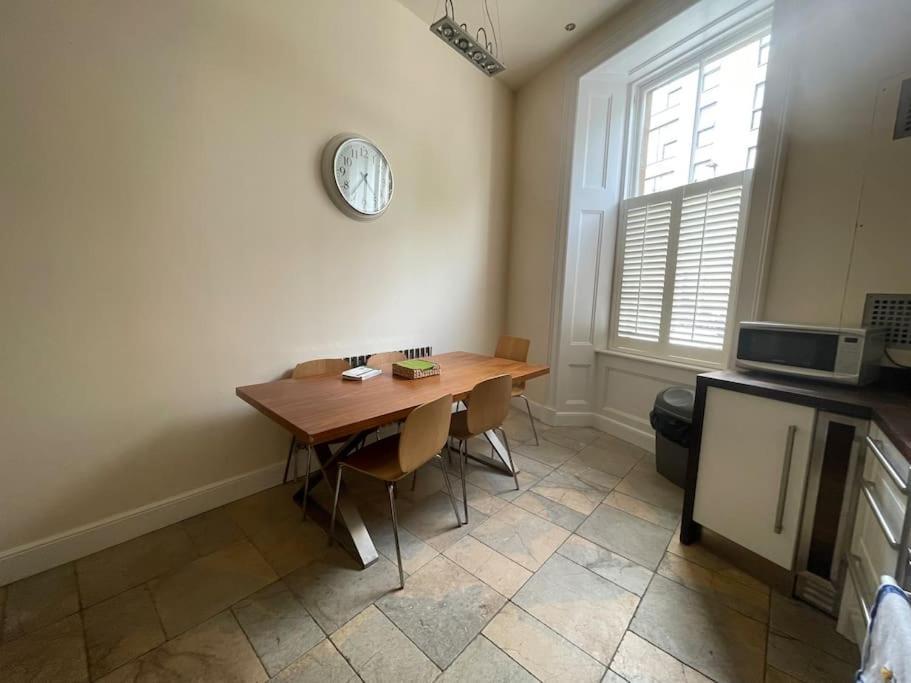 Stunning West End Flat! Lejlighed Glasgow Eksteriør billede